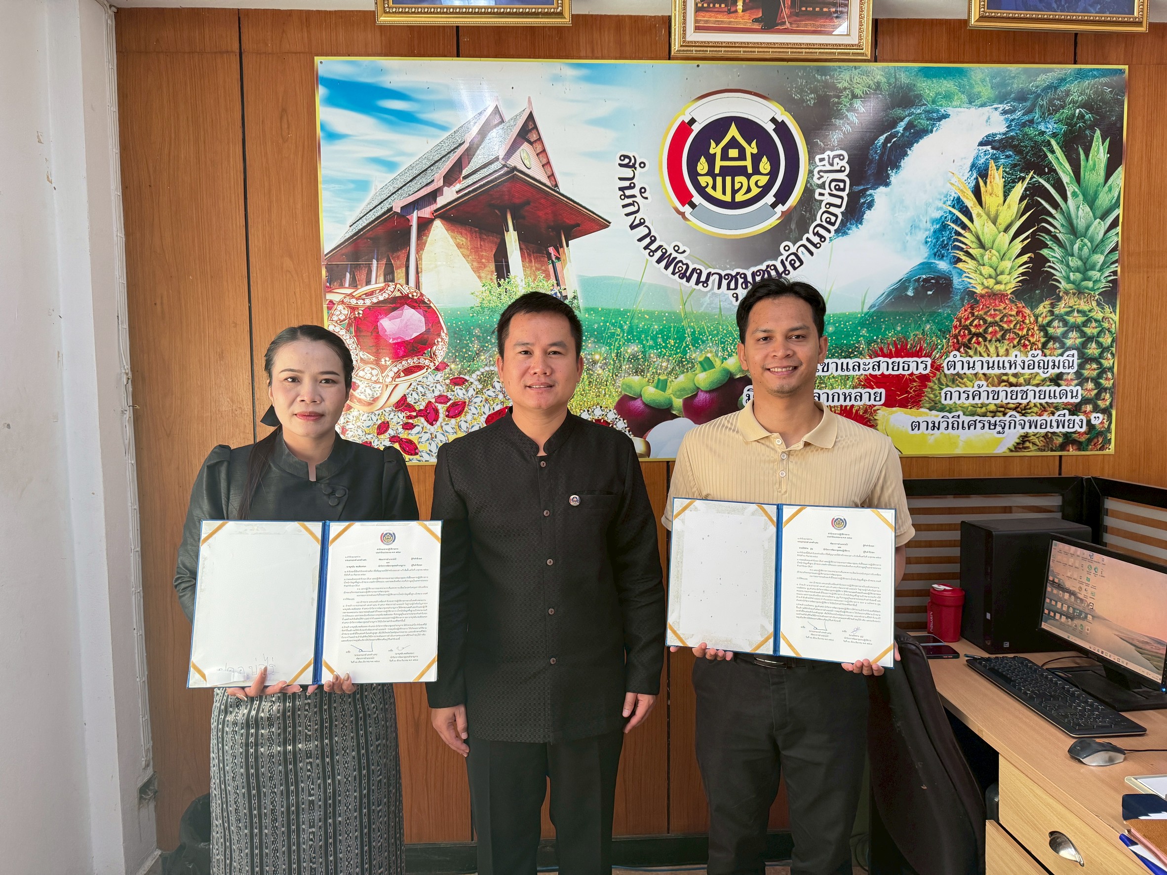 สพอ.บ่อไร่ ร่วมประชุมขับเคลื่อนงานพัฒนาชุมชน ประจำเดือนธันวาคม 2568 และถ่ายทอดตัวชี้วัดตามมาตรการปรับปรุงประสิทธิภาพในการปฏิบัติราชการ และตัวชี้วัดการประเมินผลการปฏิบัติราชการ กรมการพัฒนาชุมชน ประจำปีงบประมาณ พ.ศ.2569